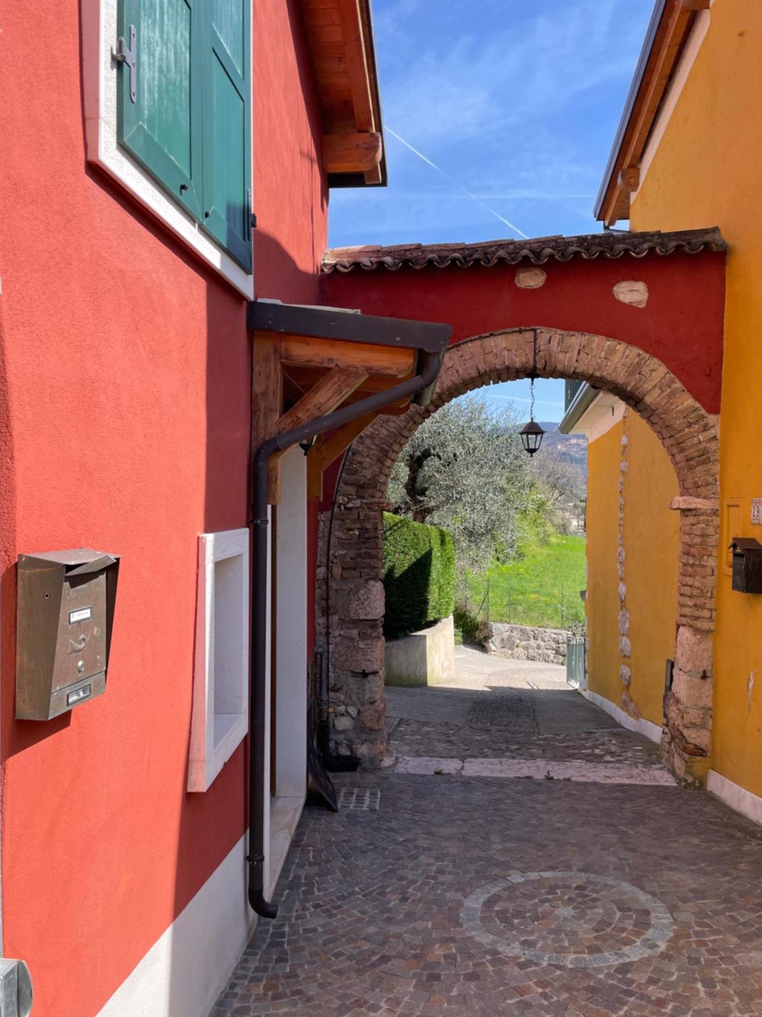 Relais Fontana Rosa B&B Wellness Caprino Veronese Exterior foto